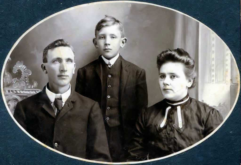 I believe this is Myron Tibbits,  my 2nd great uncle, with his wife Cora Dingman and one of their sons.